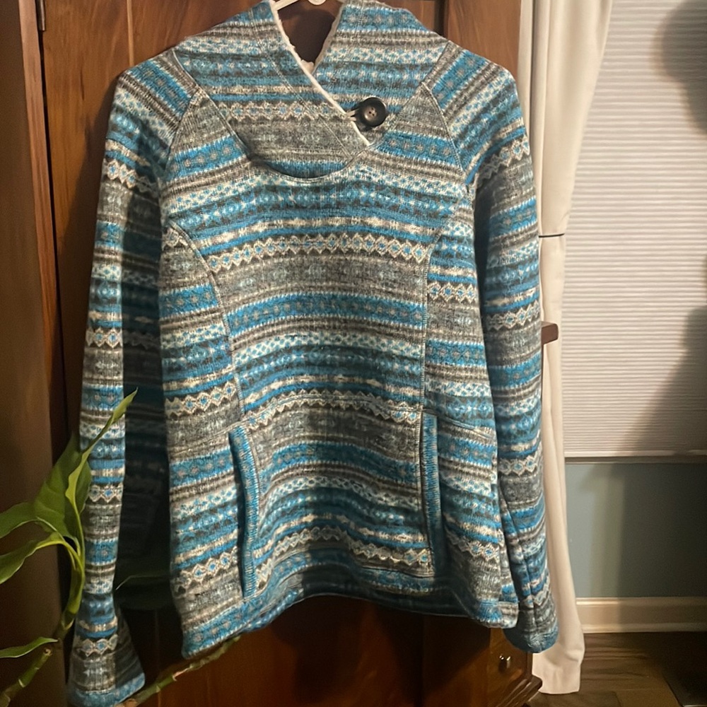 Nordic hooded sweater with fleece lining.